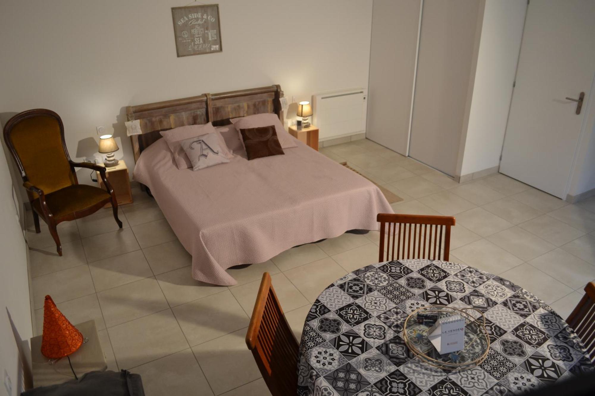 Gites De La Bibudiere Le Boupere Room photo